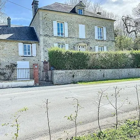 La Fraisnaie Yourhosthelper Saint-Laurent-sur-Mer